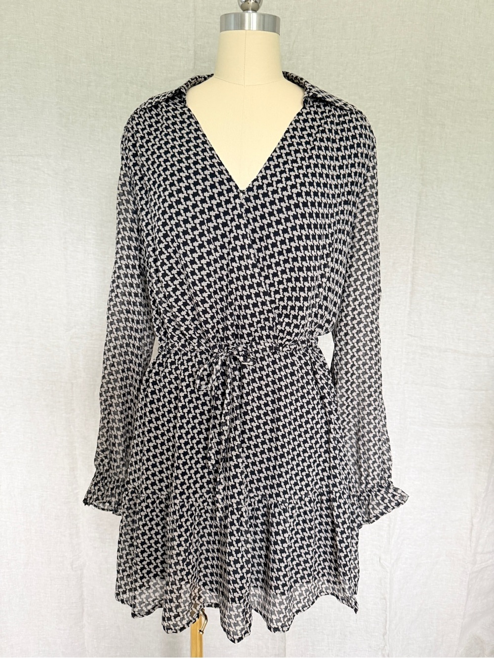 PAIGE Black & White Houndstooth Long-Sleeve Tie-Waist Dress